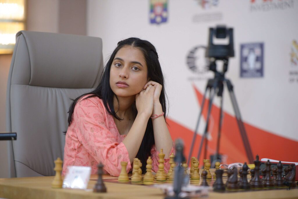 about divya deshmukh in hindi