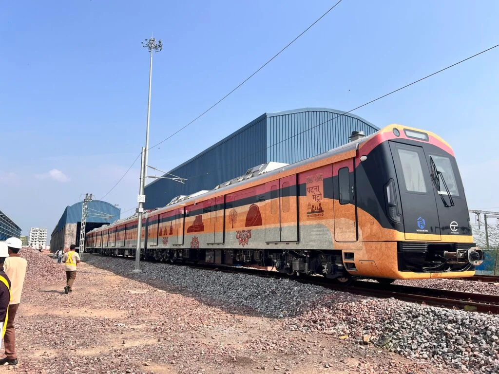 पटना मेट्रो (Patna Metro) की शुरुआत: बिहार की राजधानी को मिला मेट्रो शहरों में स्थान, नीतीश कुमार ने दिखाई हरी झंडी 2 image 85