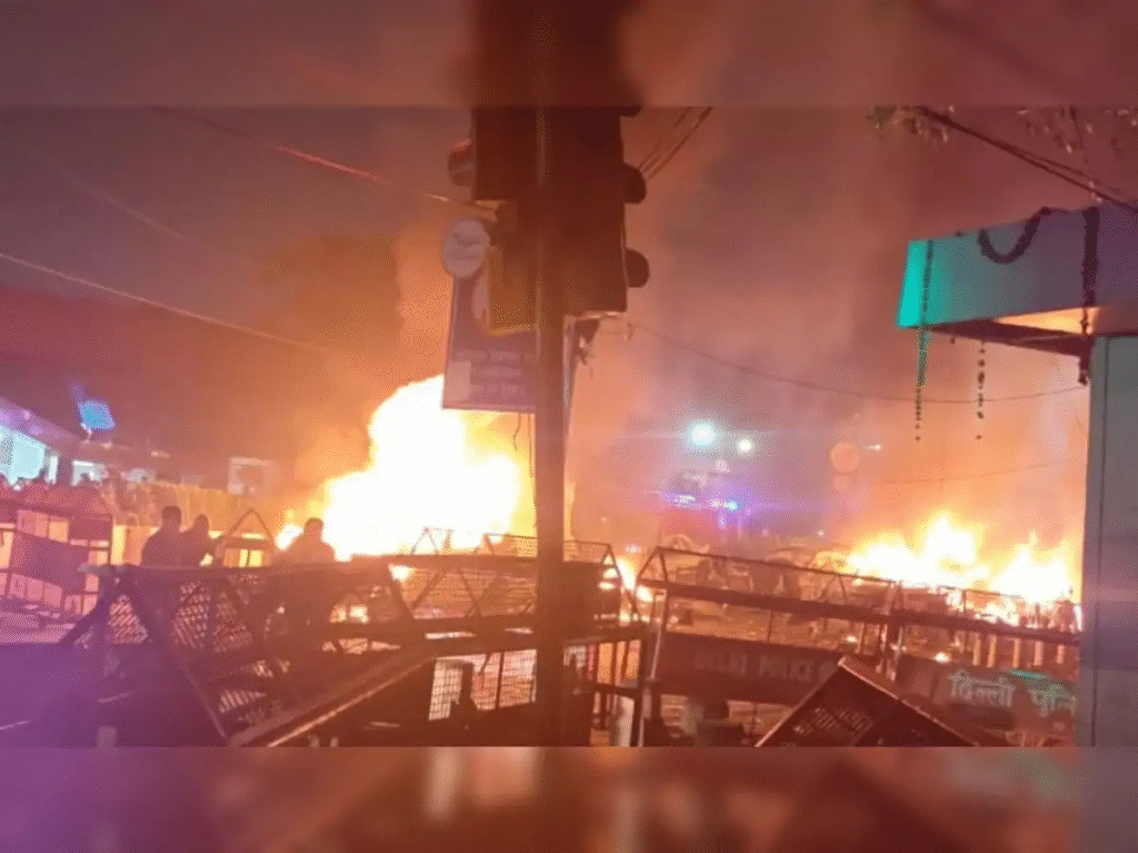 Delhi Bomb Blast 2025: Car Explosion Near Red Fort Metro Station Kills 10, Sparks High Alert Across NCR 2 image 13