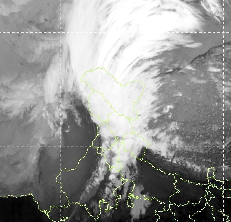 Major Weather Shift Across North India: Rain, Thunderstorms in Delhi-NCR, Heavy Snow Forecast in Himalayan States 1 image 62