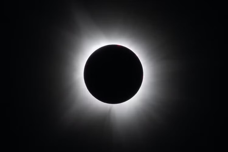 सूर्य ग्रहण 2026: 12 अगस्त को लगेगा साल का दूसरा सूर्य ग्रहण, जानें समय, नक्षत्र, और दृश्यता की पूरी जानकारी 1 image 13