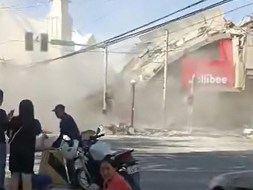 A powerful 7.8-Magnitude Earthquake Strikes Philippines, Kills at Least Four and Triggers Tsunami Warnings Across Region 1 image 9