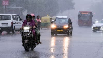आज का मौसम 1 जुलाई: IMD का 15 राज्यों में भारी बारिश और आंधी-तूफान का अलर्ट, दिल्ली-NCR समेत कई इलाकों में बदलेगा मौसम 1 image